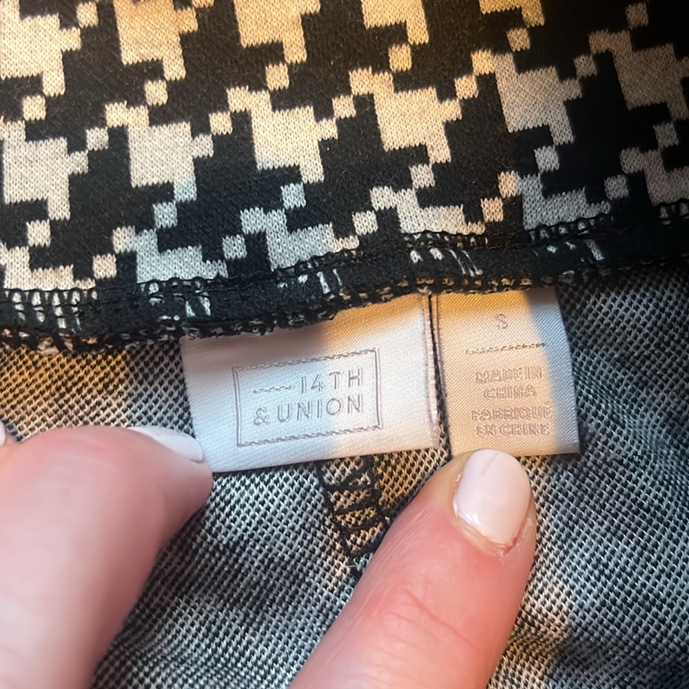 Houndstooth size small pencil skirt - Picture 3 of 5